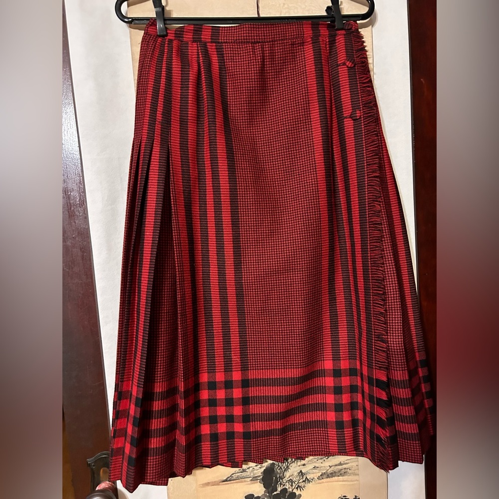 Like new plaid by Aljean. 100% pure virgin wool. Kilt. Skirt, Sz 38